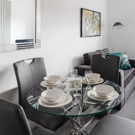 Cosy 1 Bed In شقة ليدز