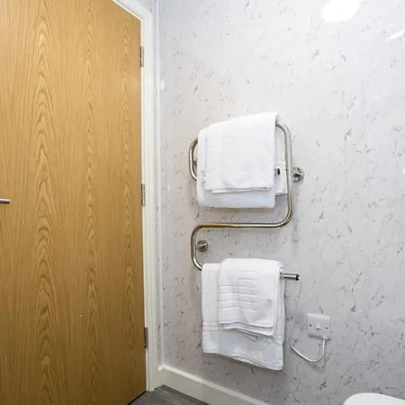 Cosy 1 Bed In * Лідс