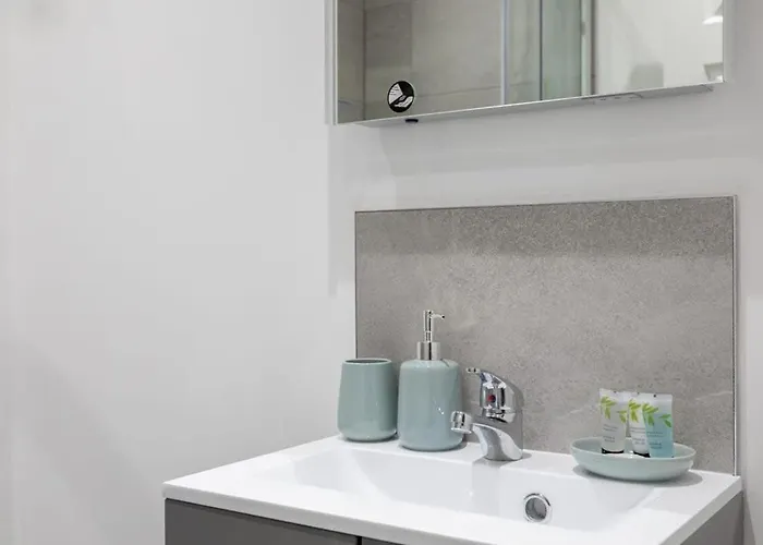 Апартаменти Cosy 1 Bed In *